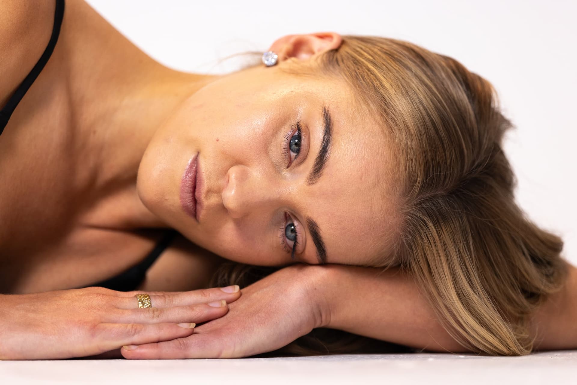 Close up beauty portrait showing full, defined lashes at Bondi Aesthetic Room, Bondi Beach Sydney